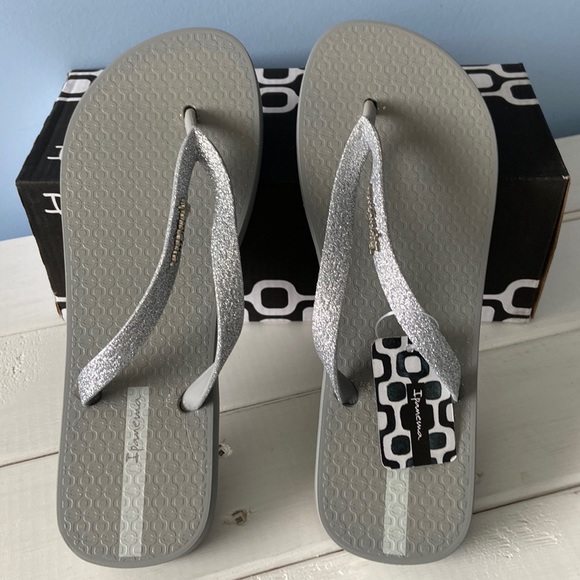Ipanema sparkly grey flip flops - Picture 2 of 4